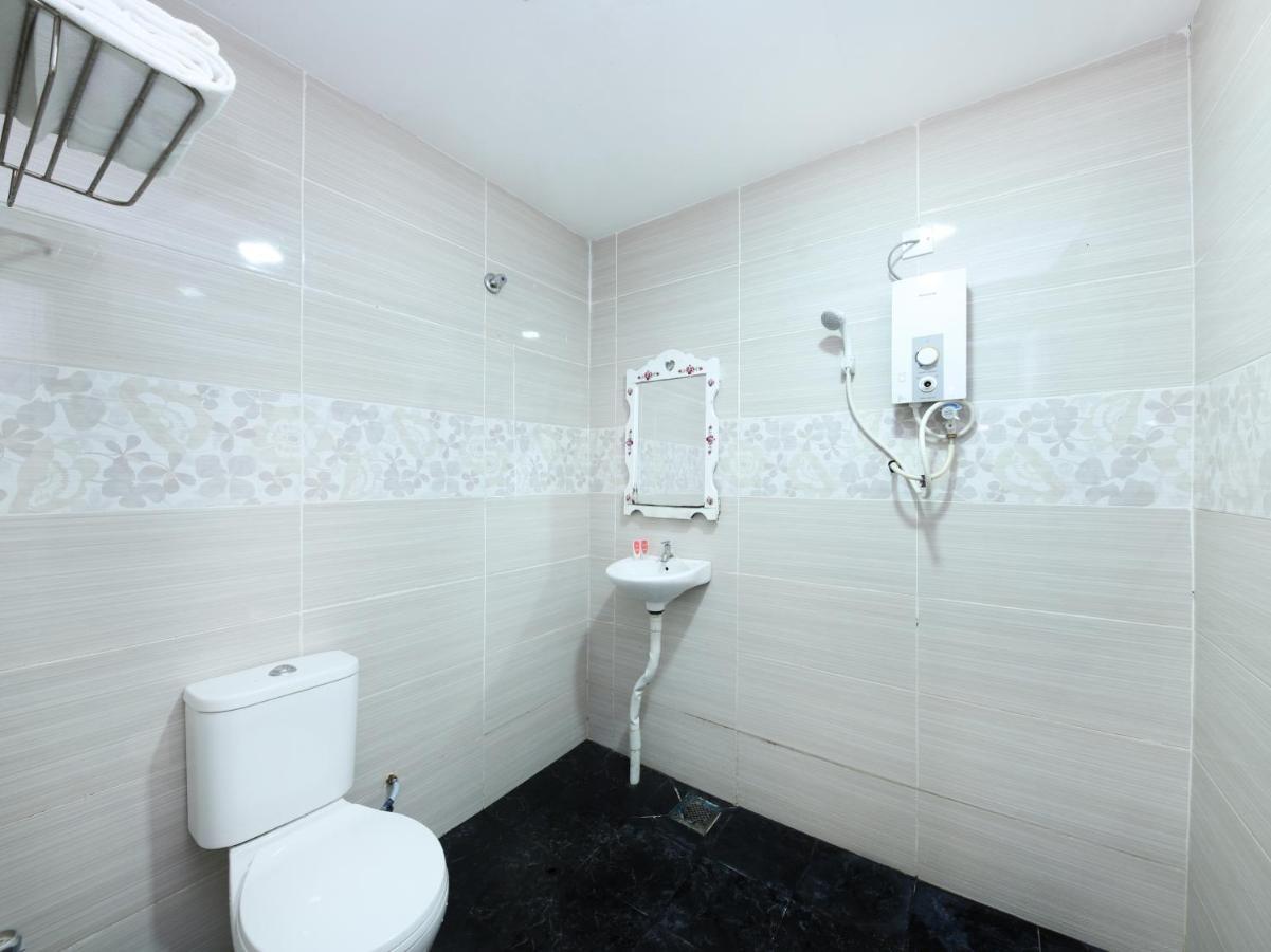 OYO 1136 Pd Star Hotel Port Dickson Exteriör bild